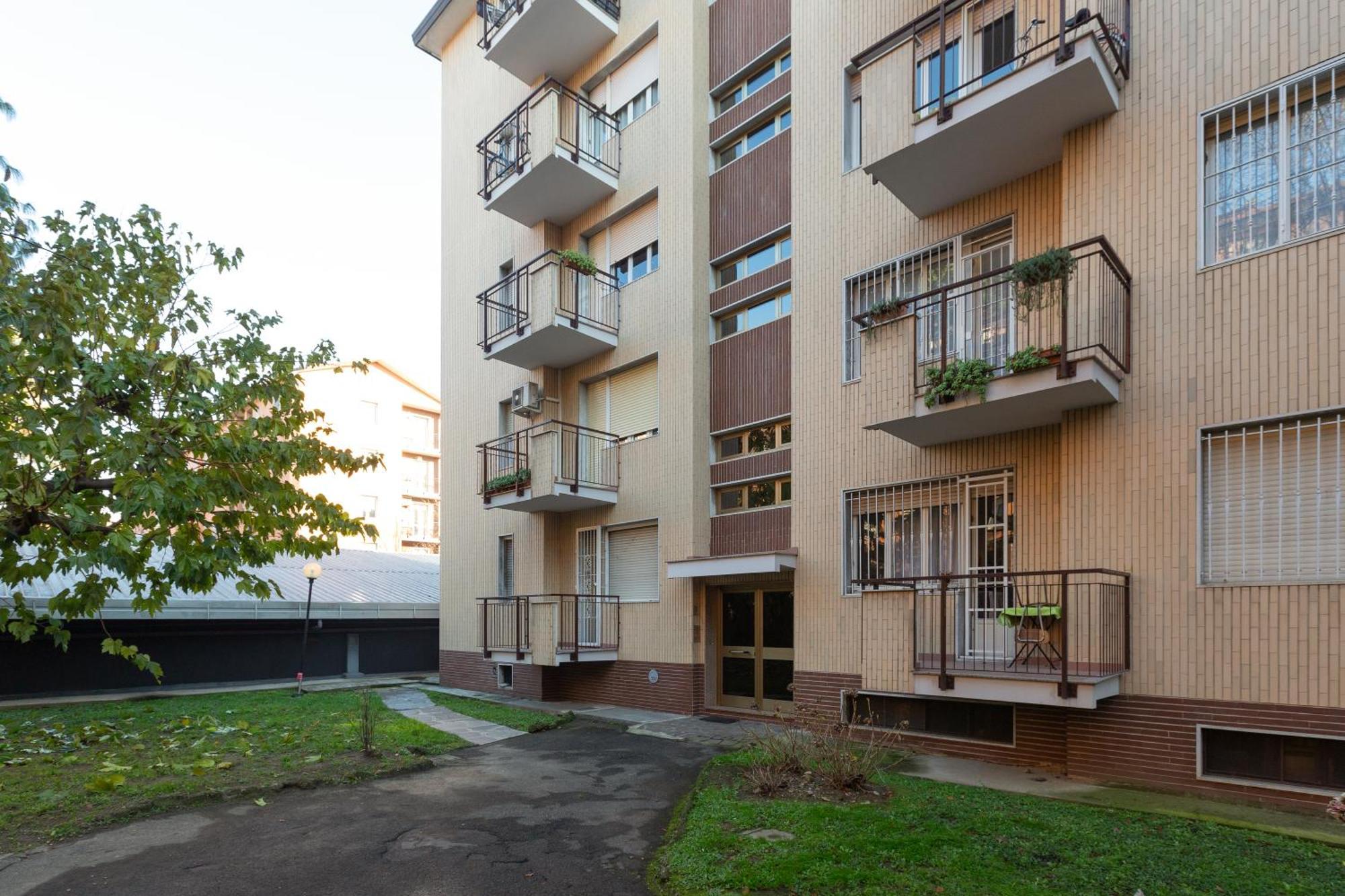 Milan-Linate Apartment With Balcony Экстерьер фото